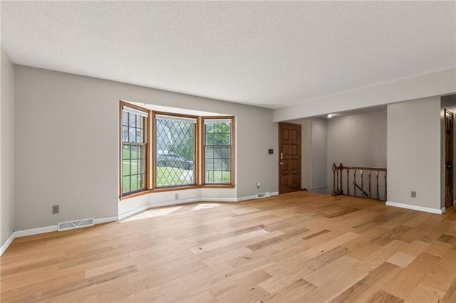 6832 Sterling Avenue, Raytown, MO 64133