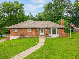 6832 Sterling Avenue, Raytown, MO 64133