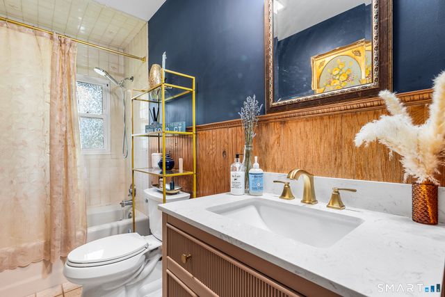 9 Glenridge Drive, Ansonia, CT 06401