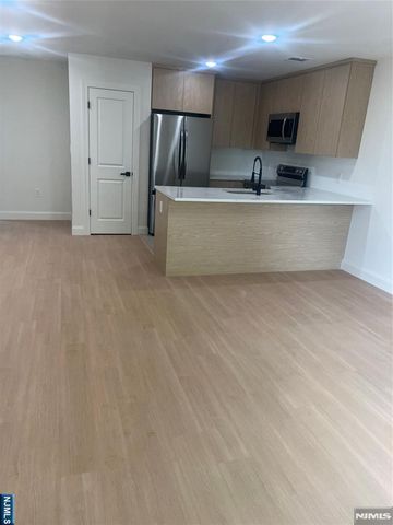 5 Montclair 1, Paterson, NJ 07503