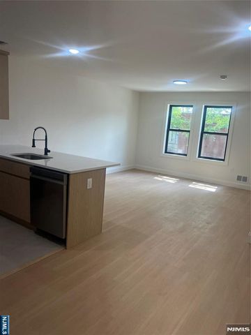 5 Montclair 1, Paterson, NJ 07503