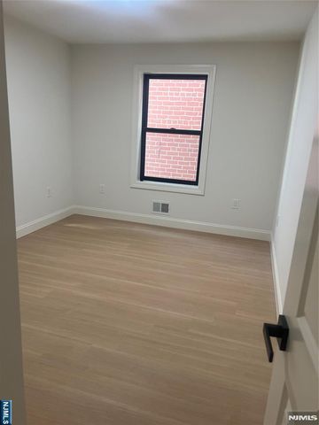 5 Montclair 1, Paterson, NJ 07503