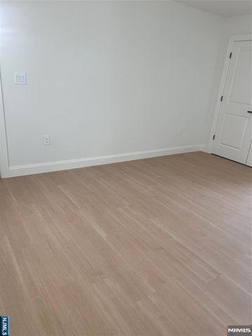 5 Montclair 1, Paterson, NJ 07503