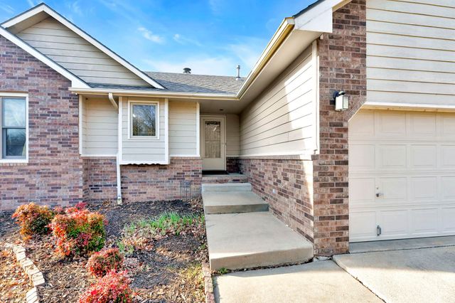 301 N Walnut Creek Dr, Derby, KS 67037