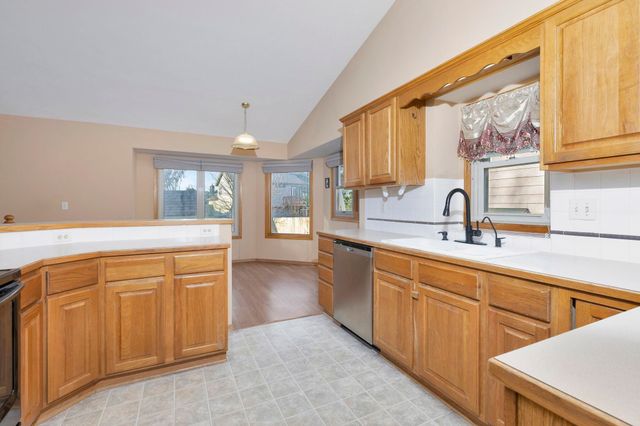 301 N Walnut Creek Dr, Derby, KS 67037