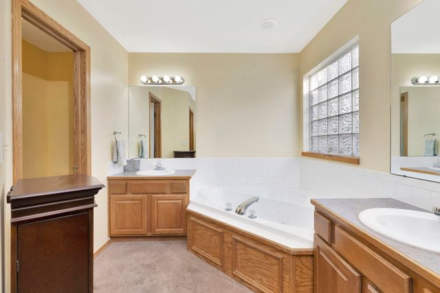 301 N Walnut Creek Dr, Derby, KS 67037