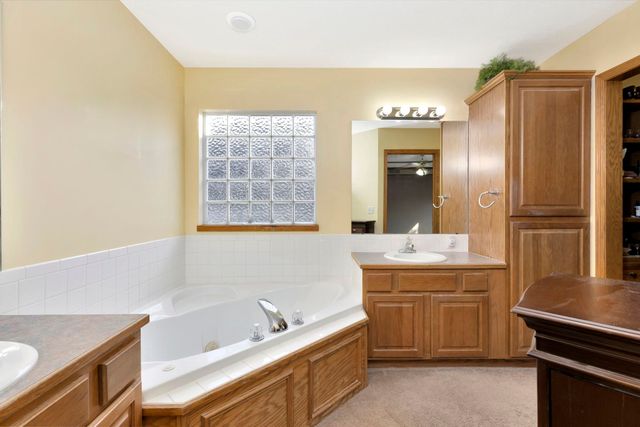 301 N Walnut Creek Dr, Derby, KS 67037