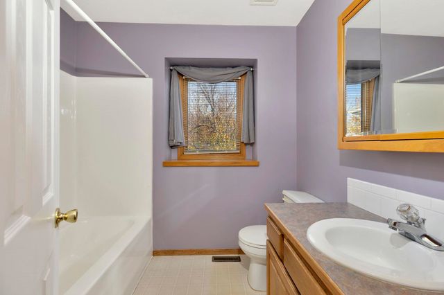 301 N Walnut Creek Dr, Derby, KS 67037