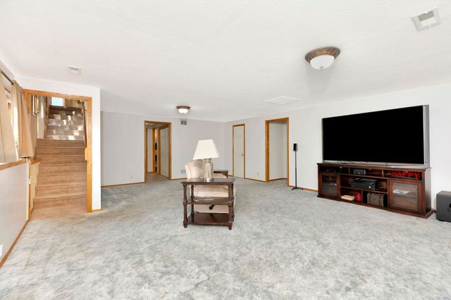 301 N Walnut Creek Dr, Derby, KS 67037