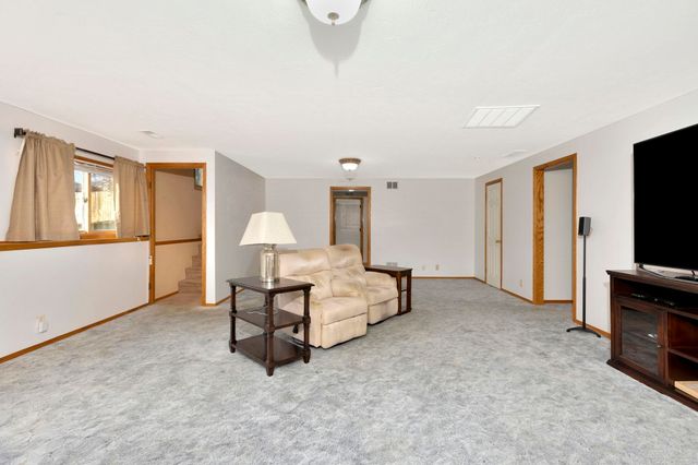 301 N Walnut Creek Dr, Derby, KS 67037