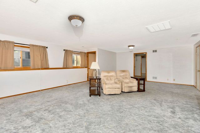 301 N Walnut Creek Dr, Derby, KS 67037