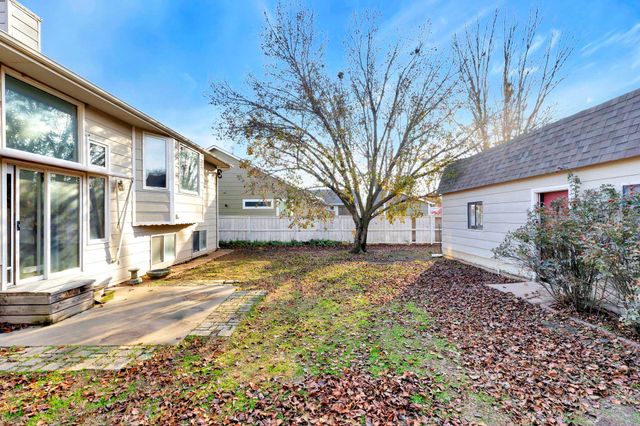 301 N Walnut Creek Dr, Derby, KS 67037