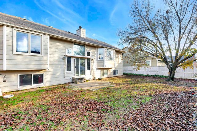 301 N Walnut Creek Dr, Derby, KS 67037