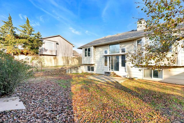 301 N Walnut Creek Dr, Derby, KS 67037