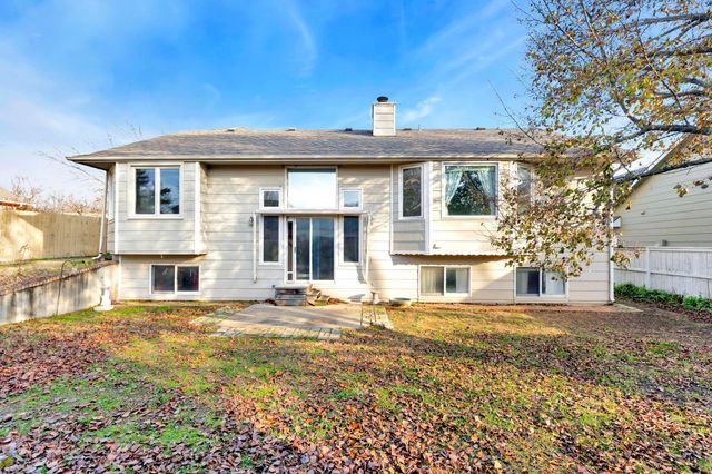 301 N Walnut Creek Dr, Derby, KS 67037