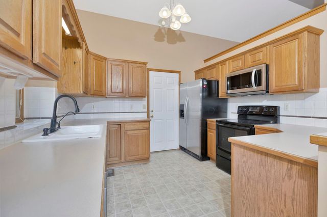 301 N Walnut Creek Dr, Derby, KS 67037