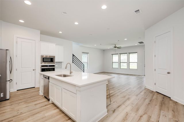 9813 Evening Canopy DR, Manor, TX 78653