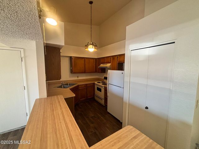 2172 N Pantano Rd Unit 218, Tucson, AZ 85715