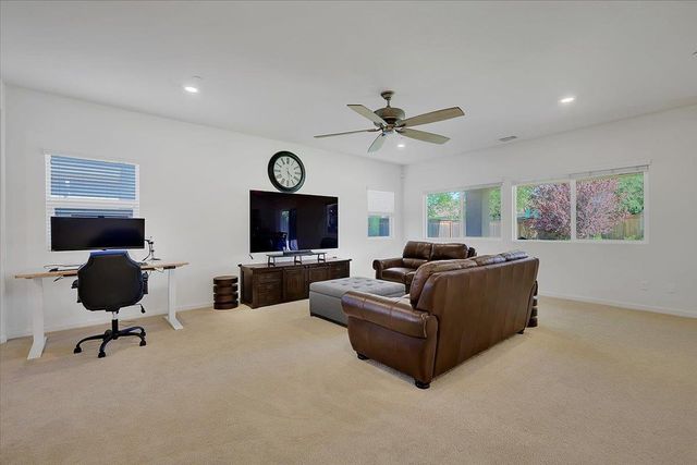 2058 Danforth Way, Plumas Lake, CA 95961