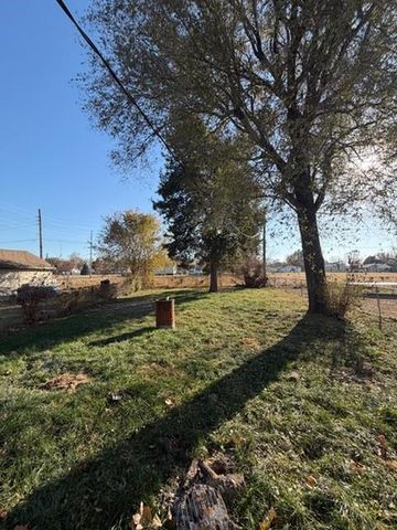 1006 W Cliff Street, St Joseph, MO 64504