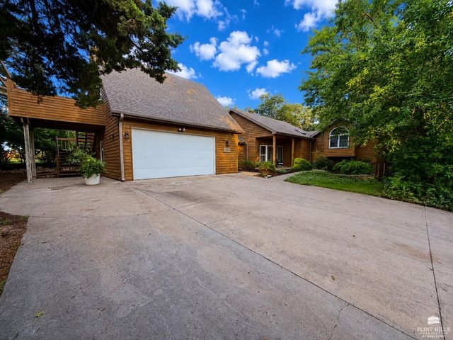 2303 Wildwood Lane, Manhattan, KS 66502