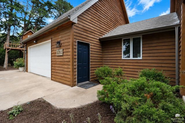 2303 Wildwood Lane, Manhattan, KS 66502