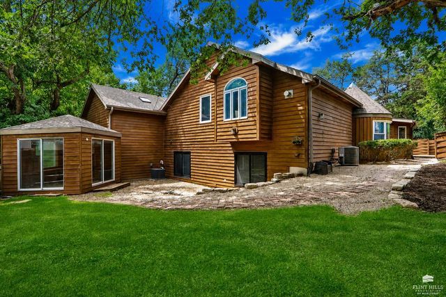 2303 Wildwood Lane, Manhattan, KS 66502