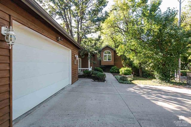 2303 Wildwood Lane, Manhattan, KS 66502