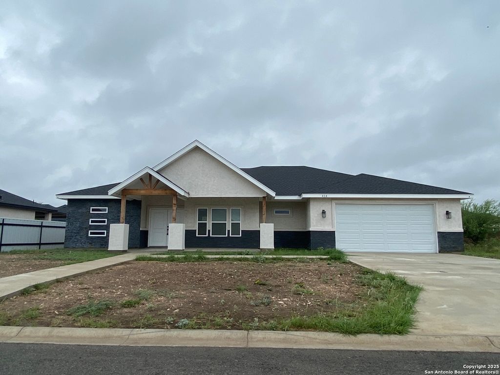 414 Pitaya Lane, Del Rio, TX 78840