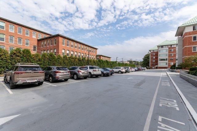 193 Oak St 403, Newton, MA 02464