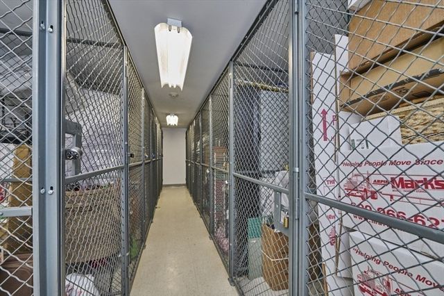 193 Oak St 403, Newton, MA 02464