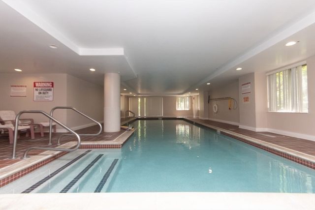 193 Oak St 403, Newton, MA 02464