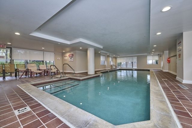 193 Oak St 403, Newton, MA 02464