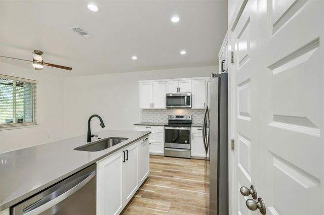 18800 Hogan CIR 107, Leander, TX 78645