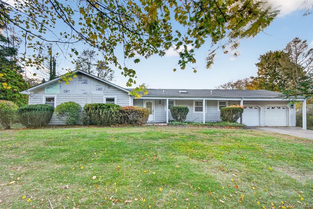 5 Julia Circle, East Setauket, NY 11733