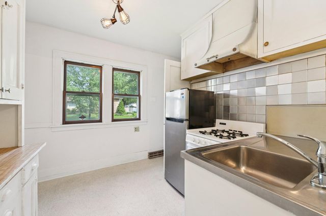 710 Wheelock Parkway W, Saint Paul, MN 55117