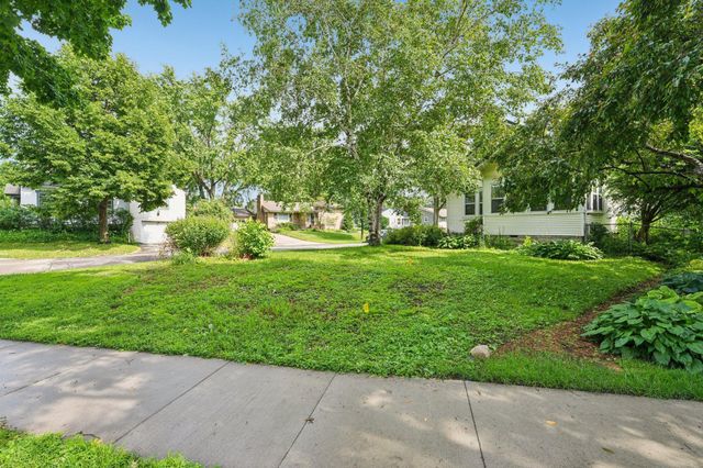 710 Wheelock Parkway W, Saint Paul, MN 55117