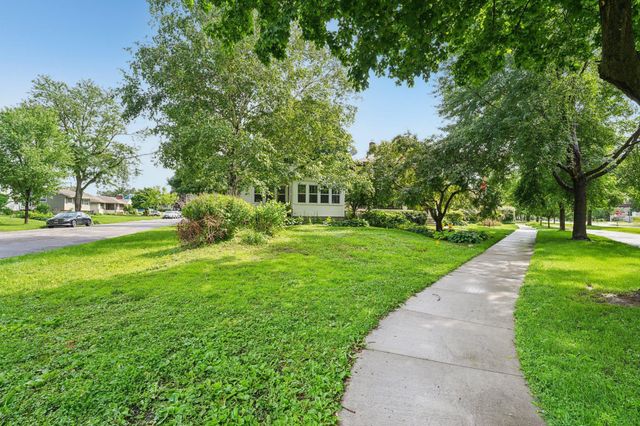 710 Wheelock Parkway W, Saint Paul, MN 55117