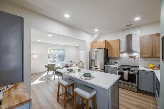 805 E CURTIS STREET, Tampa, FL 33603