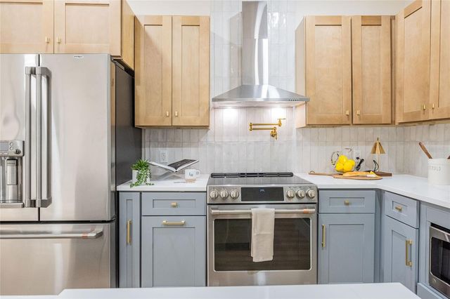 805 E CURTIS STREET, Tampa, FL 33603