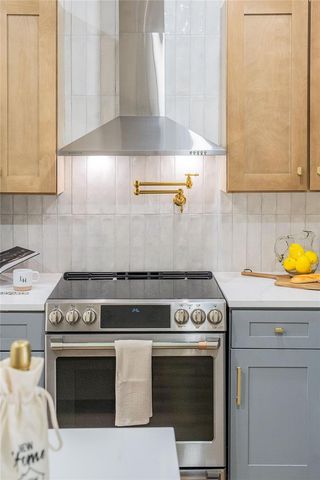 805 E CURTIS STREET, Tampa, FL 33603