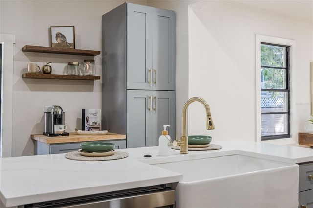 805 E CURTIS STREET, Tampa, FL 33603