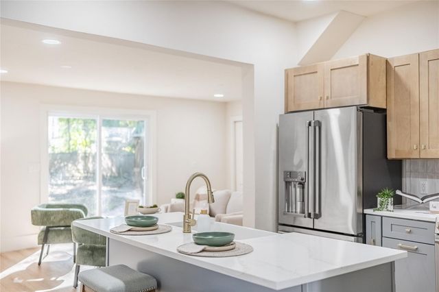 805 E CURTIS STREET, Tampa, FL 33603