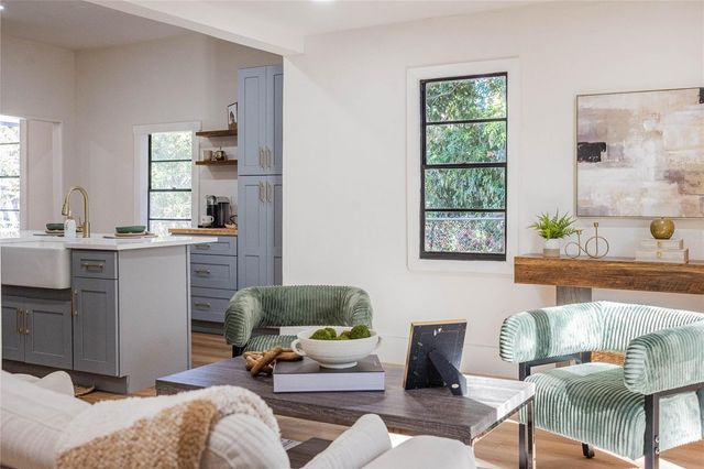 805 E CURTIS STREET, Tampa, FL 33603