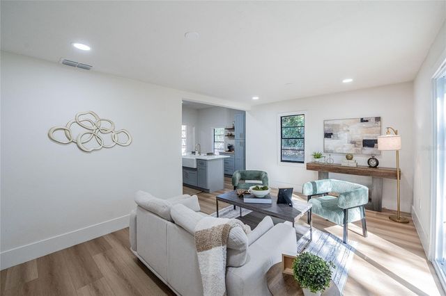 805 E CURTIS STREET, Tampa, FL 33603