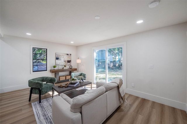 805 E CURTIS STREET, Tampa, FL 33603