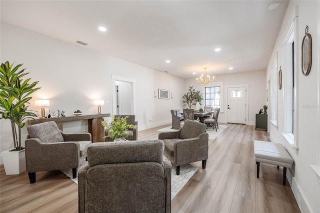 805 E CURTIS STREET, Tampa, FL 33603