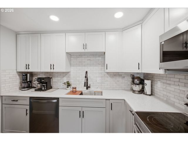 1023 JOSEPHINE St E, Monmouth, OR 97361