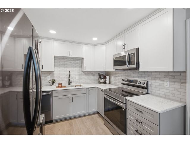 1023 JOSEPHINE St E, Monmouth, OR 97361
