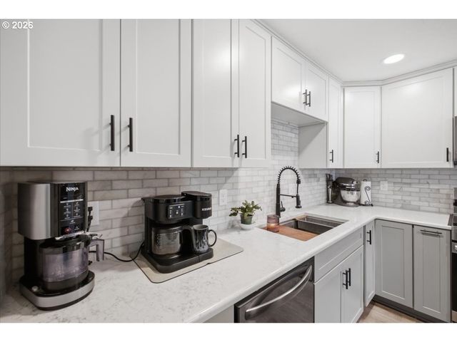 1023 JOSEPHINE St E, Monmouth, OR 97361